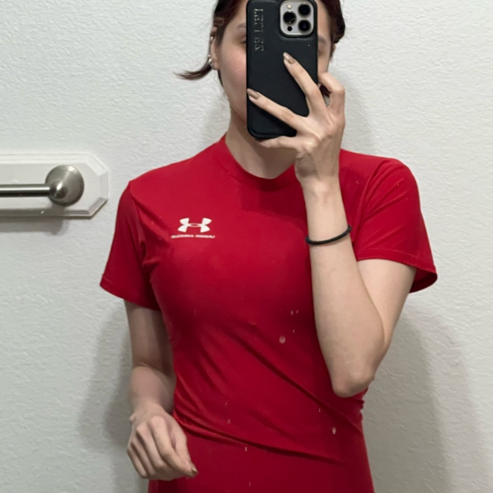 Under Armour Red Fitted Short Sleeve Tee